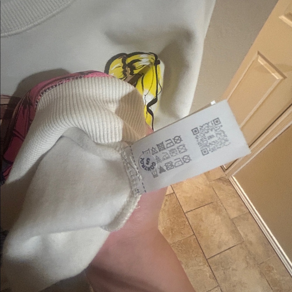 Zara NWOT Graphic Sweatshirt Medium Cropped Girls Print Trendy Streetwear - Picture 2 of 4